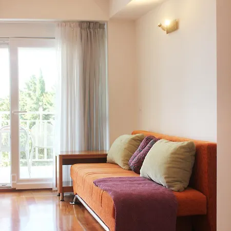 Veronika Apartment *