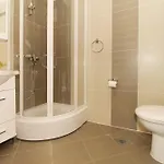 Veronika *