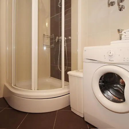 Veronika Apartman *